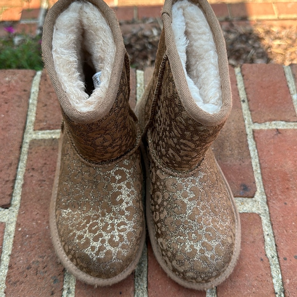 Girls ugg boots size 13